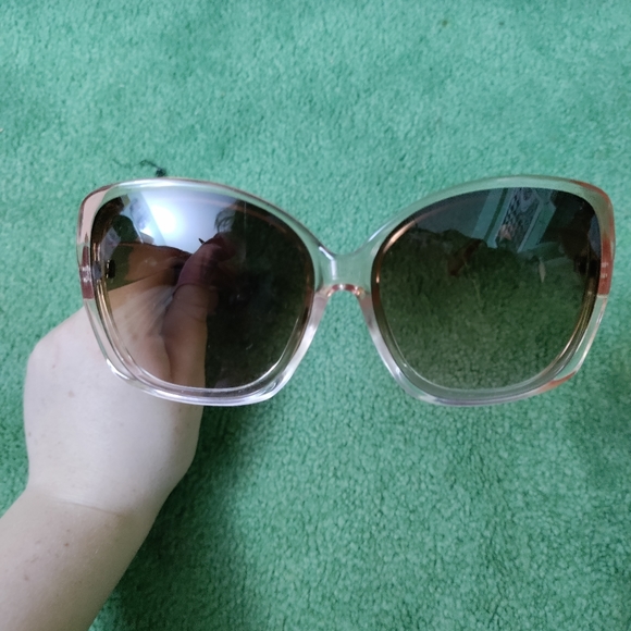 FREE W/ PURCHASE NWT Francesca's clear pink tinted oversized sunglasses - Picture 3 of 6